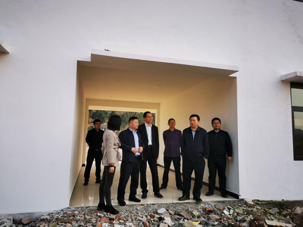 尊龙凯时集团党委副书记、董事陈日到邓家沟村开展帮扶工作