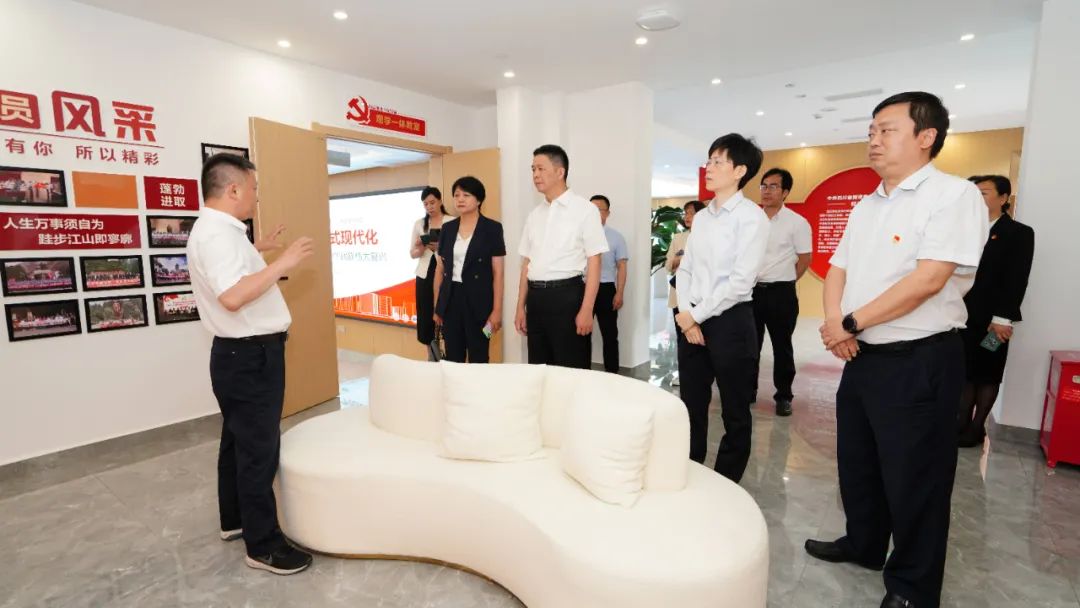 福建省人民政府国有资产监督管理委员会修兴高一行莅临尊龙凯时党？疾斓餮