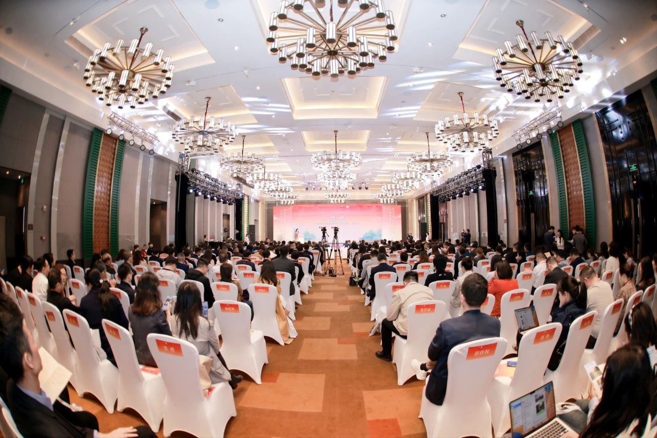 川渝文化旅游企业联盟、四川省文化旅游企业联盟2023年会在蓉开幕 游勇主持活动开幕式