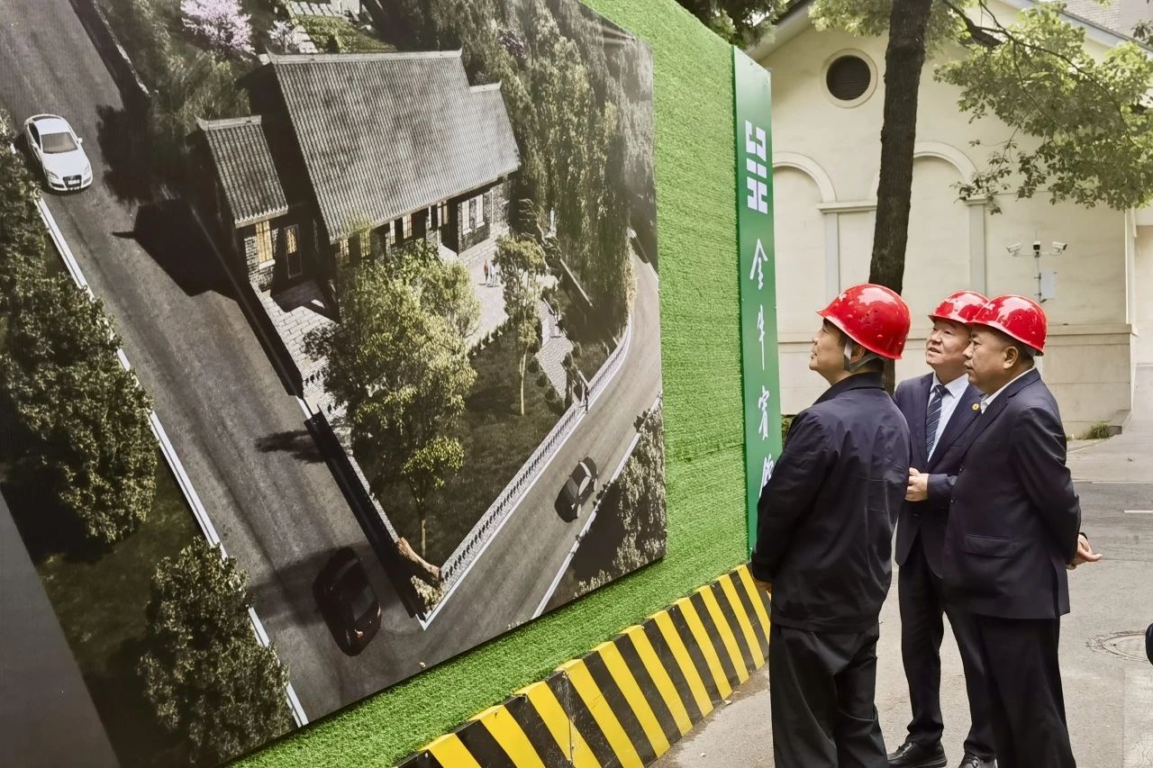 省尊龙凯时集团党委书记、董事长游勇到金牛宾馆调研张大千旧居保护修缮及环境整治工作